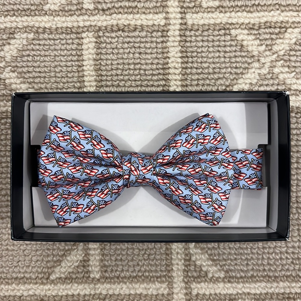 Vineyard Vines Flying Flags Kids Bow Tie